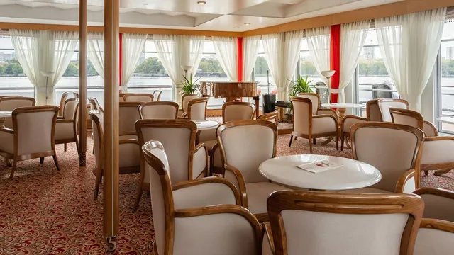 Музыкальный салон-бар Панорама