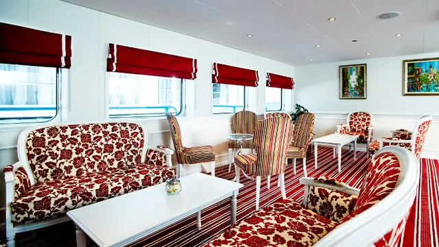 Салон отдыха на главной палубе