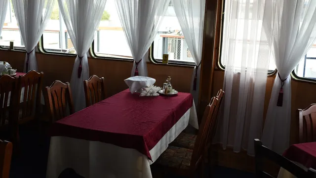 Ресторан на главной палубе  Теплохода Бородино