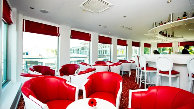 Панорама-бар на шлюпочной палубе