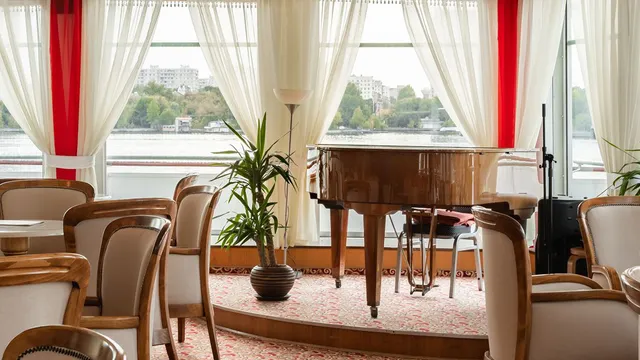 Музыкальный салон-бар Панорама