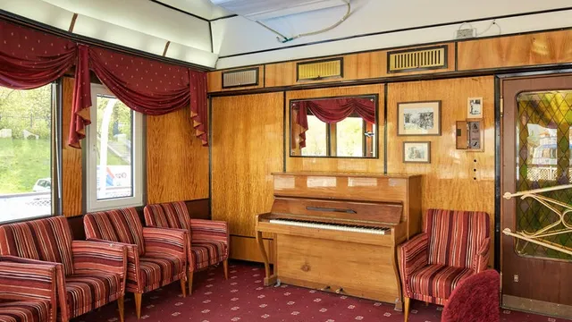 Читальный салон на средней палубе