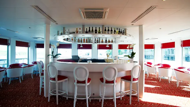 Панорама-бар на шлюпочной палубе