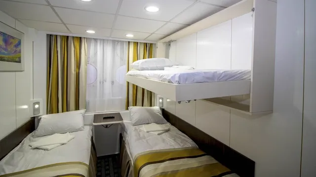 Трёхместная 2-ярусная каюта