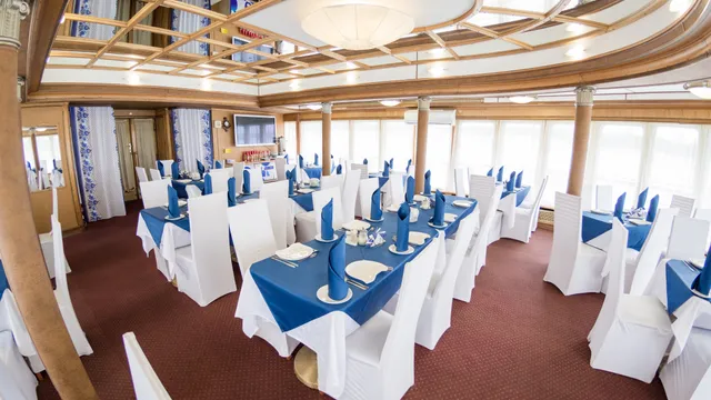 Ресторан на шлюпочной палубе
