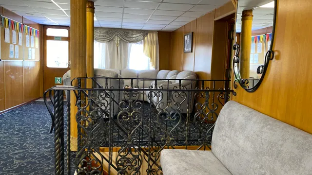 Холл средней палубы Теплохода Юрий Никулин
