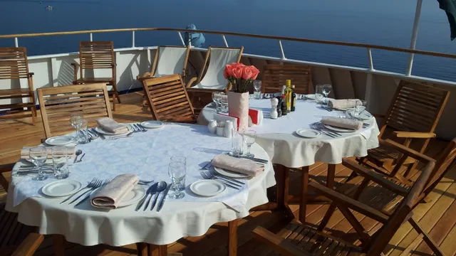 Зона отдыха на верхней палубе