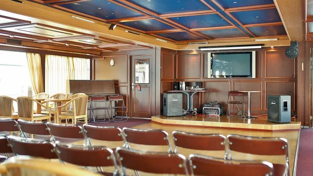 Диско-бар на солнечной палубе