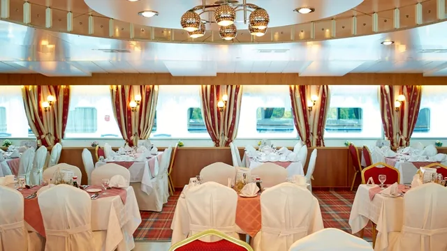 Ресторан Калинка на шлюпочной палубе