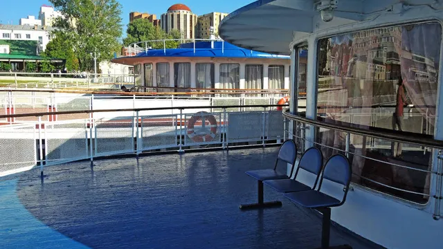 Место отдыха на носу теплохода