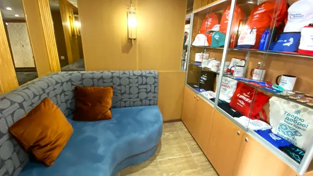 Зона отдыха на главной палубе  Теплохода Михаил Кутузов