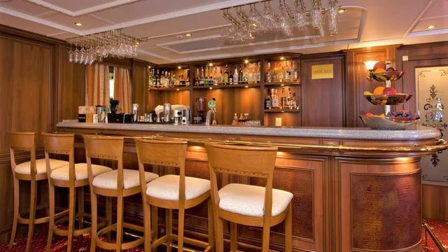 Лаундж Нева