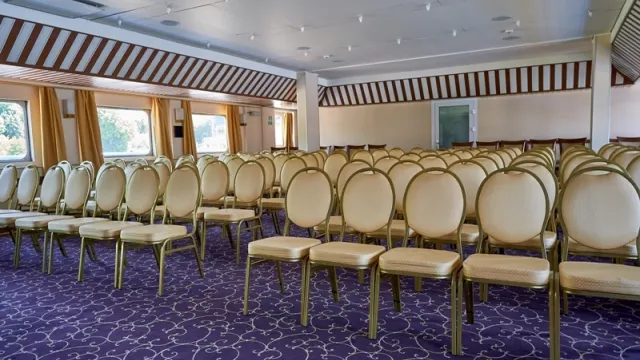 Конференц-зал