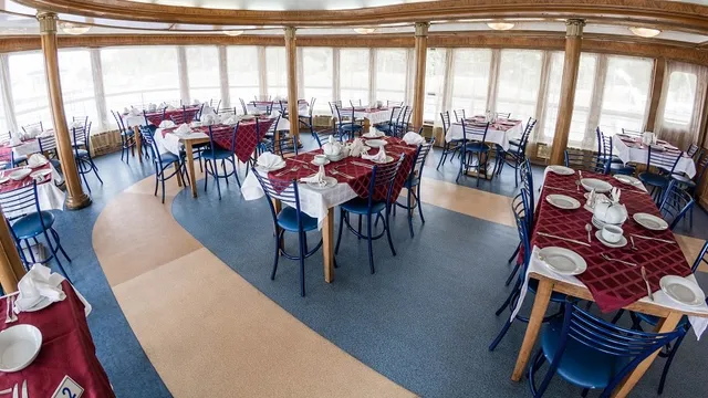 Ресторан на шлюпочной палубе