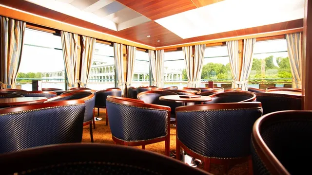 Панорама-бар на шлюпочной палубе