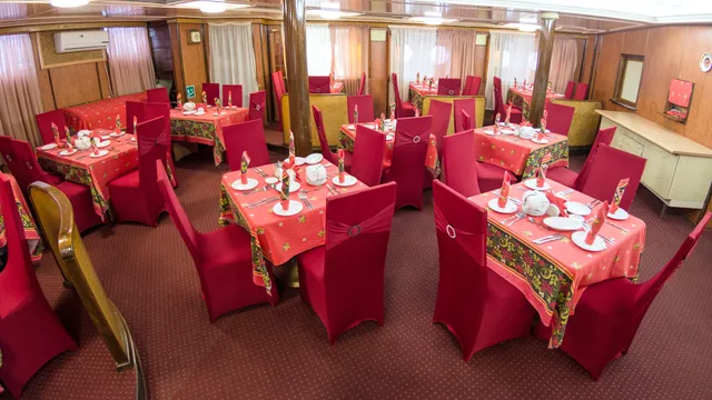 Ресторан на главной палубе