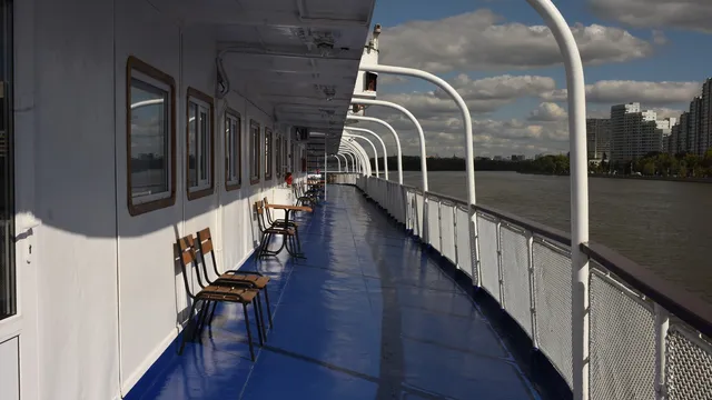 Прогулочная палуба  Теплохода Бородино