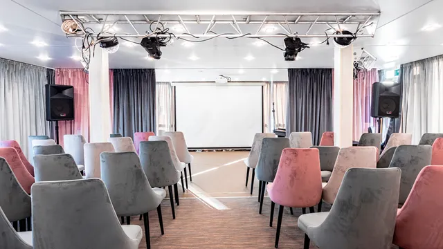 Концертный зал